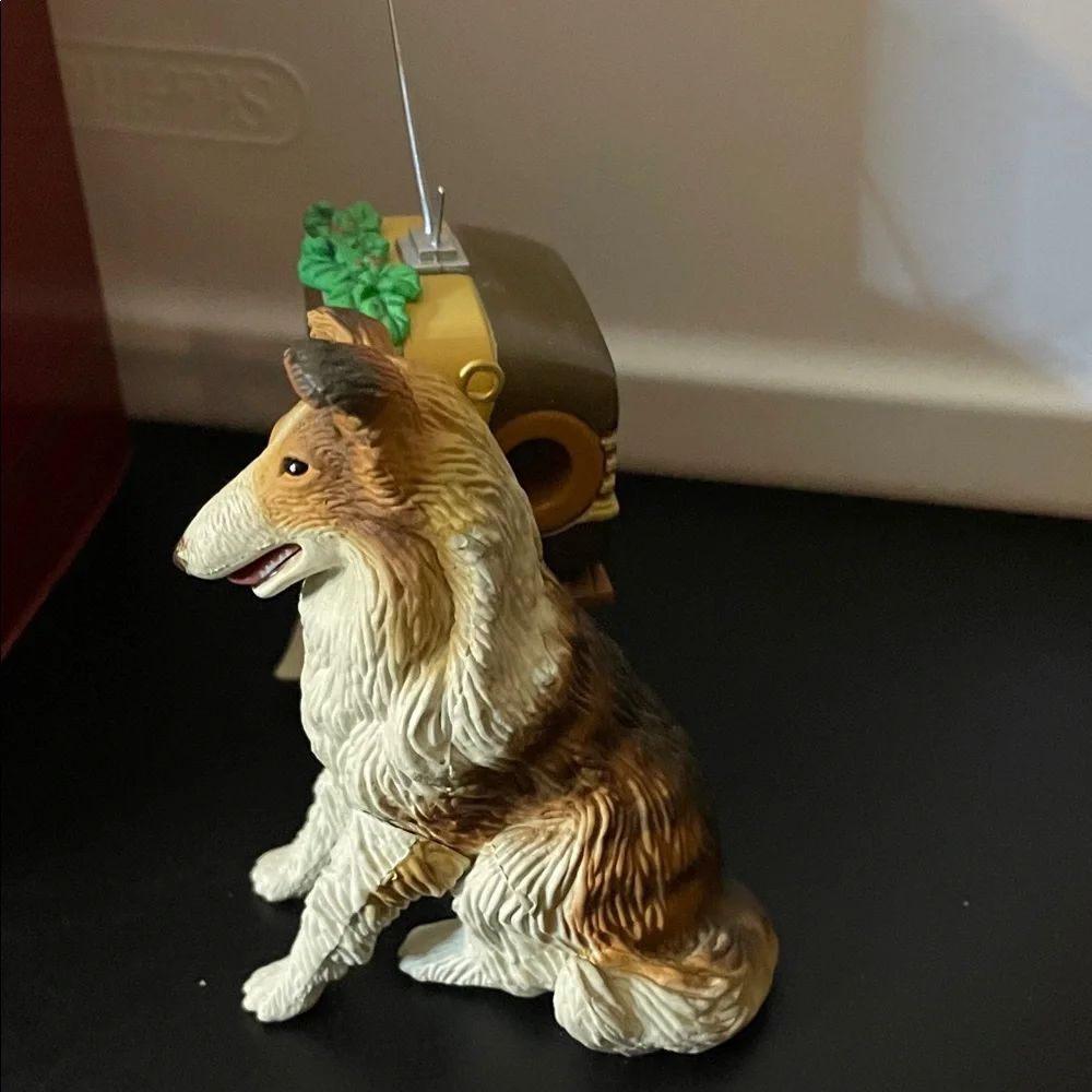 Carlton Cards Lassie Lighted Ornament - Brown and White - Picture 6 of 11